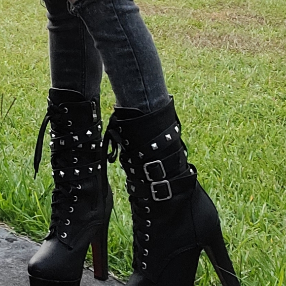 Nuraxy Studded Strap Platform boots - Picture 2 of 5